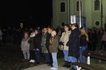 Fotogalerija: U Pitomači uz pjesmu, kuhano vino i čaj, upaljena je prva adventska svijeća 17 pitomaca advent 17