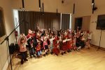 U Suhopolju zasjala svijeća radosti: Treći vikend Adventa svojim nastupima uveličali Vokalni ansambl Contesse i mališani Glazbene igraonice GŠ Jan Vlašimsky 12 suhopolje treca 12