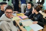 Prodajom rukotvorina i prikupljenim donacijama, virovitički gimnazijalci nezbrinutoj djeci u Nazorovoj odnesli igračke, slikovnice, društvene igre i slatkiše 7 338440093 759246395706144 2867515421103040319 n