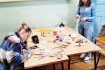 Prodajom rukotvorina i prikupljenim donacijama, virovitički gimnazijalci nezbrinutoj djeci u Nazorovoj odnesli igračke, slikovnice, društvene igre i slatkiše 2 342198637 802687717400912 350044716428815350 n