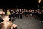 Fotogalerija: Uz baklje i vatromet, uz pjesmu, na šetnici ispred Gimnazije Petra Preradovića u Virovitici, dočekani su „brončani rukometaši zlatnoga sjaja“ s Prvenstva Hrvatske 33 IMGL2226