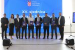 Na sjednici Savjeta za Slavoniju, Baranju i Srijem korisnicima s područja Virovitičko-podravske županije uručeno je 18 ugovora, doznajte što će se graditi i koji projekti provoditi 1 IMGL7403
