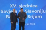Na sjednici Savjeta za Slavoniju, Baranju i Srijem korisnicima s područja Virovitičko-podravske županije uručeno je 18 ugovora, doznajte što će se graditi i koji projekti provoditi 2 IMGL7424