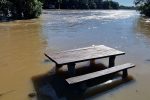Drava odsjekla Križnicu od kopna: Do pješačkog mosta može se samo čamcem i traktorom, a vrhunac vodenog vala očekuje se s utorka na srijedu 32 20230808 083538