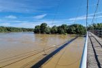 Drava odsjekla Križnicu od kopna: Do pješačkog mosta može se samo čamcem i traktorom, a vrhunac vodenog vala očekuje se s utorka na srijedu 35 20230808 083848