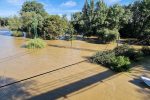 Drava odsjekla Križnicu od kopna: Do pješačkog mosta može se samo čamcem i traktorom, a vrhunac vodenog vala očekuje se s utorka na srijedu 36 20230808 084244