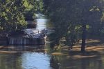 Drava odsjekla Križnicu od kopna: Do pješačkog mosta može se samo čamcem i traktorom, a vrhunac vodenog vala očekuje se s utorka na srijedu 38 20230808 084524