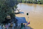 Drava odsjekla Križnicu od kopna: Do pješačkog mosta može se samo čamcem i traktorom, a vrhunac vodenog vala očekuje se s utorka na srijedu 44 20230808 085205