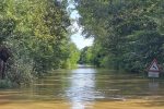 Drava odsjekla Križnicu od kopna: Do pješačkog mosta može se samo čamcem i traktorom, a vrhunac vodenog vala očekuje se s utorka na srijedu 23 20230808 095223