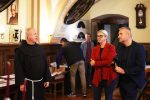 Prezentirajući sakralnu kulturnu baštinu Franjevačkog samostana u Virovitici, predstavljen je Virovitički katolički kalendar za 2024. godinu 3 IMGL3937