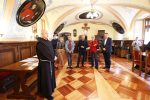 Prezentirajući sakralnu kulturnu baštinu Franjevačkog samostana u Virovitici, predstavljen je Virovitički katolički kalendar za 2024. godinu 6 IMGL3969