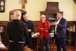 Prezentirajući sakralnu kulturnu baštinu Franjevačkog samostana u Virovitici, predstavljen je Virovitički katolički kalendar za 2024. godinu 11 IMGL4019