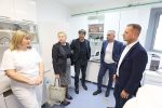Više se za mobilne ili fiksne proteze neće morati put Zagreba ili kod privatnika, jer u Domu zdravlja VPŽ u Virovitici, zahvati protetike ili proteze, rješavat će se na uputnicu jer je sredstvima Županije otvoren dentalni laboratorij 6 IMGL6689
