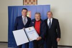 Dodijeljena javna priznanja zaslužnima za promicanje i razvoj općine Lukač, Zlatne plakete, posthumno Lazi Miočinoviću i DVD-u Turanovac 7 IMG 9672
