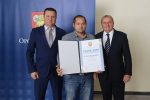 Dodijeljena javna priznanja zaslužnima za promicanje i razvoj općine Lukač, Zlatne plakete, posthumno Lazi Miočinoviću i DVD-u Turanovac 6 IMG 9678