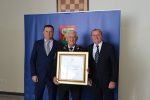Dodijeljena javna priznanja zaslužnima za promicanje i razvoj općine Lukač, Zlatne plakete, posthumno Lazi Miočinoviću i DVD-u Turanovac 4 IMG 9709