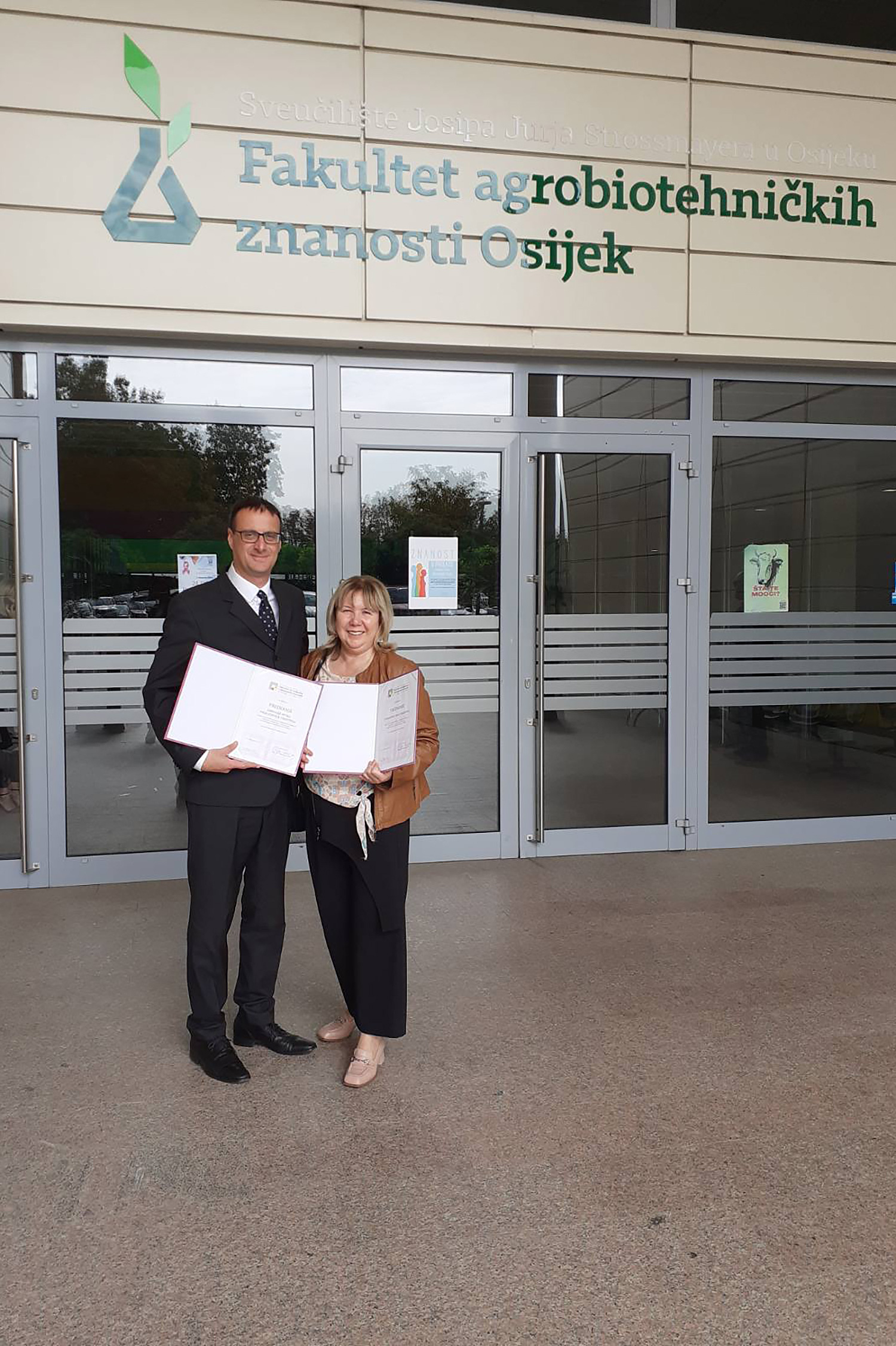 Gimnaziji Petra Preradovića Virovitica i Strukovnoj školi Virovitica - priznanje Fakulteta za odgojne i obrazovne znanosti Osijek za najveći broj upisanih maturanata 1 viber slika 2023 10 05 20 31 20