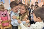 Vrtićka skupina “Leptirići” iz Čađavice kroz igru učili o svatovskim običajima 3 1701848976120