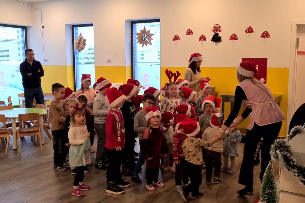 Sveti Nikola posjetio i darivao djecu s područja općine Sopje 4 Sopje sv. Nikola 7