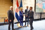 Ukupno 370.837 eura dolazi u Virovitičko-podravsku županiju od Ministarstva turizma i sporta, kod virovitičke gimnazije niknut će multifunkcionalni sportski teren za futsal, odbojku, rukomet… 2 PDC 8539