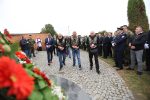 Obilježavanje 30. obljetnice osnutka 81. samostalne gardijske bojne “Kumovi” započelo polaganjem vijenaca i paljenjem lampiona na virovitičkom groblju 11 438109715 845993037557152 5179690545266418941 n
