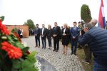 Obilježavanje 30. obljetnice osnutka 81. samostalne gardijske bojne “Kumovi” započelo polaganjem vijenaca i paljenjem lampiona na virovitičkom groblju 27 440424952 845992687557187 5995952948208325905 n