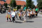 Fotogalerija: Kroz središte Orahovice prošao Cvjetni korzo - Dječji osmijeh i srce šokačko na Orahovačkom proljeću 1 Cvjetni korzo 9