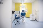 Već treću godinu, u Orahovici, studenti Fakulteta za dentalnu medicinu, ljudima koji dolaze iz cijele Hrvatske, popravljaju i liječe zube potpuno besplatno 2 presecan dentalna 4