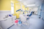 Već treću godinu, u Orahovici, studenti Fakulteta za dentalnu medicinu, ljudima koji dolaze iz cijele Hrvatske, popravljaju i liječe zube potpuno besplatno 3 presecan dentalna 6