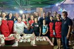 Za prvih 15 godina rada: Udruga Ličana Vila Velebita podijelila 15 vrhunskih torti Sandre Jadek, na vrijednom jubileju im je čestitao i župan Igor Andrović 1 viber slika 2024 08 25 21 59 48 116 1024x576