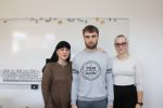 Mihael Mjertan 5 s majkom Mirjanom i voditeljicom u Jaglacu Suzanom Knezevic