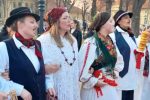 Folkloraši “Seljačke sloge” iz Špišić Bukovice nastupili na prvim vinkovačkim pokladama 12 Bez naslova 1000 x 666 piks