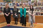 Fotogalerija: „Žene Virovitice“ - Dan žena u Gradskoj knjižnici i čitaonici obilježen znakovitom izložbom, ružama, pjesmom i stihovima 28 zene11