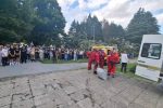U orahovačkim “Brlićima” održana pokazna vježba u kojoj su sudjelovale sve operativne službe VPŽ: Učitelji i učenici učili kako se ponašati u slučaju opasnosti 14 Pokazna vjezba skola 15