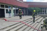 U orahovačkim “Brlićima” održana pokazna vježba u kojoj su sudjelovale sve operativne službe VPŽ: Učitelji i učenici učili kako se ponašati u slučaju opasnosti 15 Pokazna vjezba skola 18