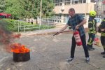 U orahovačkim “Brlićima” održana pokazna vježba u kojoj su sudjelovale sve operativne službe VPŽ: Učitelji i učenici učili kako se ponašati u slučaju opasnosti 6 Pokazna vjezba skola 3