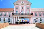 Dvije godine „knjižnice na kotačima“: Bibliokombi broji više od 32 tisuće prijeđenih kilometara, čak 50 stajališta i na tisuće pročitanih naslova 7 fokte edit Custom