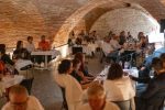 Wine not!? u bajkovitom dvorcu Janković: Brojni posjetitelji uživali u vrhunskim vinima, plemićkim zalogajima i zvucima Suhopoljskih tamburaša 1 Foto 3 4 1