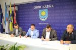 Novo dječji sadržaji u Slatini: Potpisan ugovor za „Opremanje i uređenje dječjeg igrališta u Malom parku u Slatini“ 2 IMG 1409 1024x683