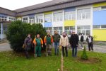 Suhopolje postalo bogatije za još jednu zelenu priču: Učenici, šumari i Općina udružili snage u stvaranju ljepšeg školskog okoliša 31 DSC09045 Custom