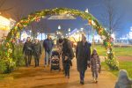 Fotogalerija: Nastavljena blagdanska atmosfera u Virovitici: Zasjala svijeća mira na adventskom vijencu 1 advent vtc druga svijeca 1 copy