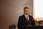 Predsjednik Vlade RH Andrej Plenković, županu Igoru Androviću, uručio ugovor za dogradnju OŠ Eugena Kumičića Slatina, nakon završetka ovog projekta, sva djeca, a ima ih više od 430, ići će u ovu školu u jednoj smjeni 4 dubrovnik zupani i premijer 102
