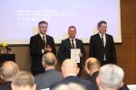 Predsjednik Vlade RH Andrej Plenković, županu Igoru Androviću, uručio ugovor za dogradnju OŠ Eugena Kumičića Slatina, nakon završetka ovog projekta, sva djeca, a ima ih više od 430, ići će u ovu školu u jednoj smjeni 6 dubrovnik zupani i premijer 230
