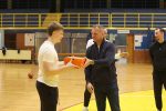 Mladi košarkaši Virke Virovitica, čija se juniorska selekcija plasirala na Prvenstvo Hrvatske i koji svojim sjajnim igrama, košarci vraćaju stari sjaj, dobili sportsku opremu 10 kk virka oprema 28