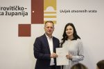 Virovitičko-podravski župan, Igor Andrović, potpisao ugovore s 13 novih stipendista, od kojih je petero studenata medicine: Primat će 200,00 eura mjesečno tijekom cijele godine 18 stipendije vpz 119