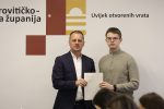 Virovitičko-podravski župan, Igor Andrović, potpisao ugovore s 13 novih stipendista, od kojih je petero studenata medicine: Primat će 200,00 eura mjesečno tijekom cijele godine 21 stipendije vpz 127