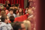 “Vlak u snijegu” oživio na kazališnim daskama: Interaktivna praizvedba oduševila publiku u Kazalištu Virovitica, u gledalištu su bili i glumci iz originalnog filma 1 IMG 3227