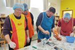 Veliko srce Tomislava Kunšteka: Jaglaci učili raditi slavonsku kobasicu na tradicionalan način 8 Jaglac Kunstek radionica kobasice 11
