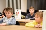Hrvatski med, 7. prosinca, na blagdan svetog Ambrozija, zaštitnika pčelara i pčela, ponovno stiže učenicima prvih razreda osnovnih škola 4 PDC 5061