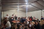 Pucketanje vatre, miris šarana i zvuci tambure: Na čačinačkim ribnjacima održana jubilarna 15. Ribička večer 1 20260822 223627 Custom